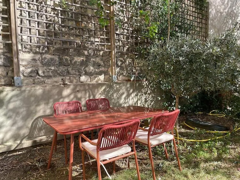 아파트 T2 Avec Jardin *